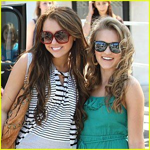 miley-cyrus-and-emily-osment.jpg